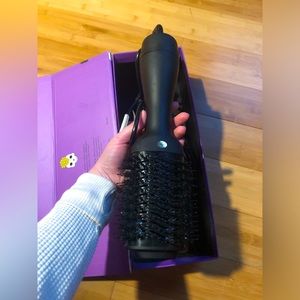 Amika blow dry brush EUC